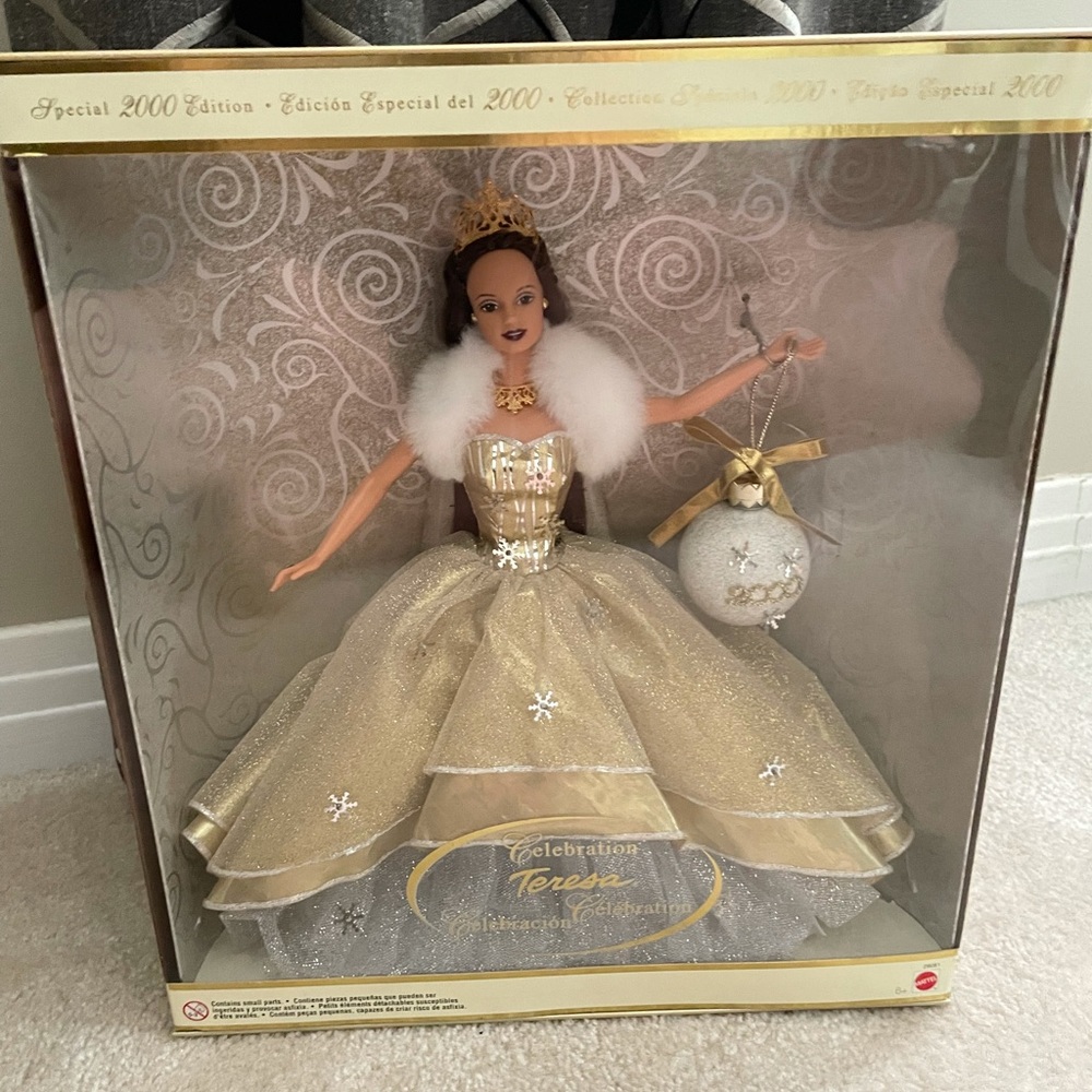 Celebration Teresa Holiday 2000 Barbie - Picture 12 of 13